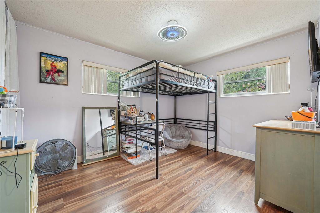 For Sale: $240,000 (3 beds, 1 baths, 1300 Square Feet)