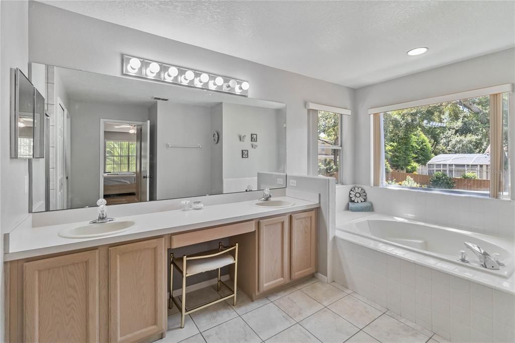 Double Vanity, Garden Tub