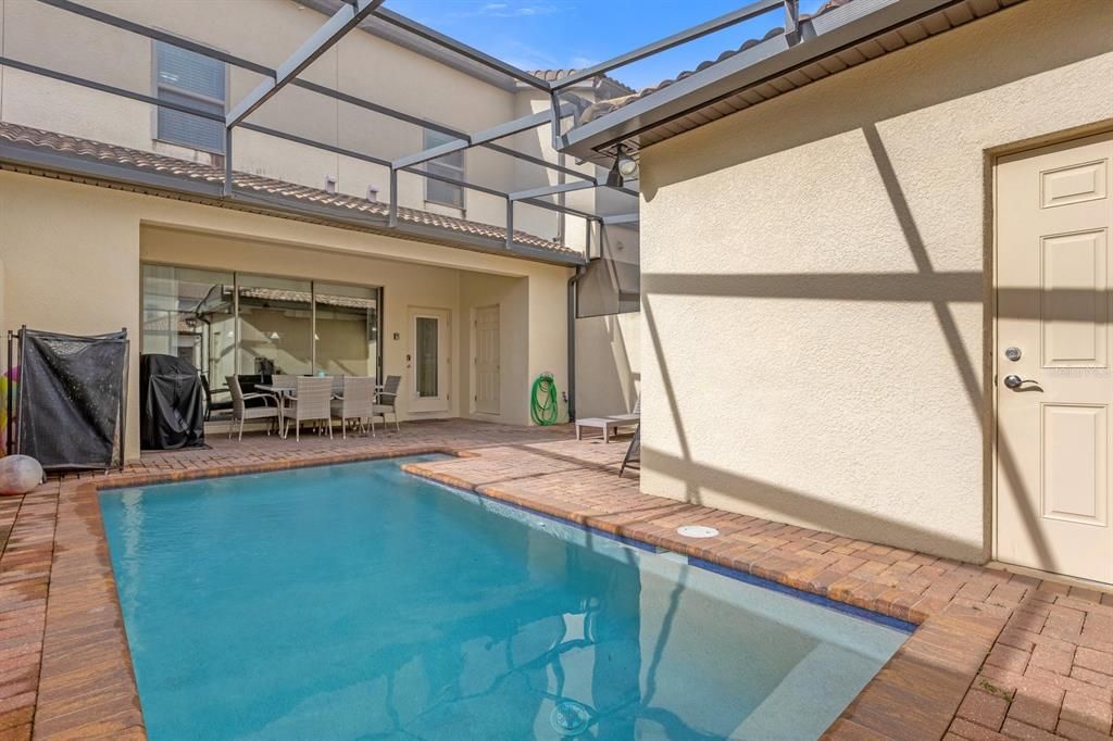 Private Pool. Screen enclosure.