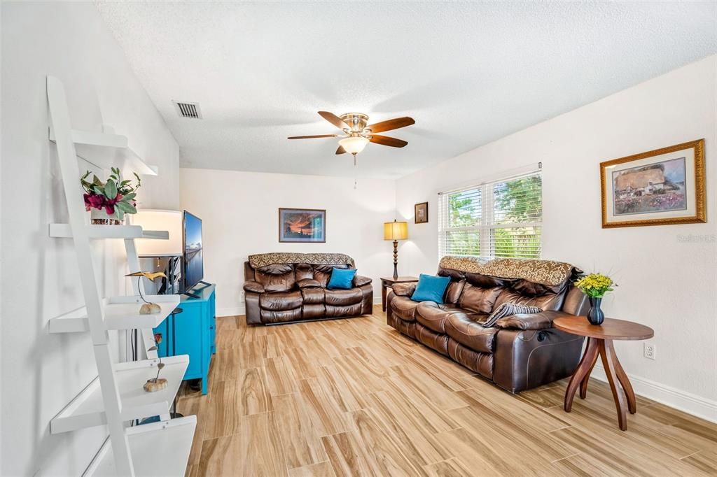 Active With Contract: $415,000 (3 beds, 2 baths, 1560 Square Feet)