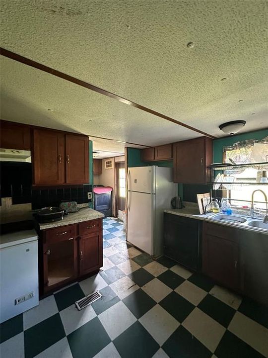 For Sale: $84,000 (3 beds, 2 baths, 1698 Square Feet)