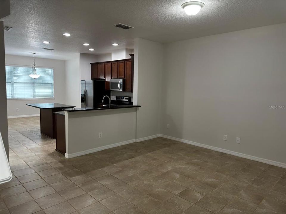 For Rent: $2,600 (3 beds, 2 baths, 1406 Square Feet)