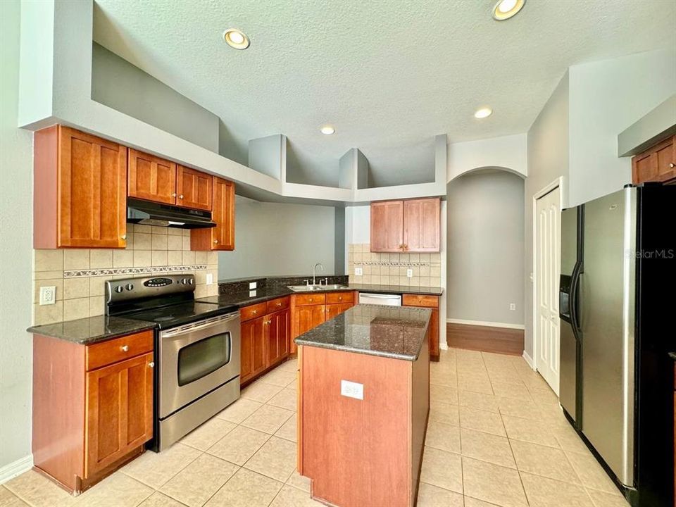 For Rent: $2,725 (4 beds, 2 baths, 2349 Square Feet)