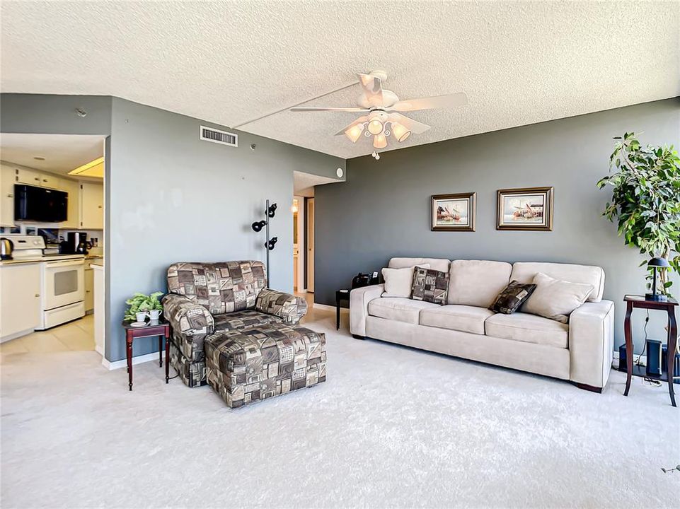 For Sale: $249,000 (2 beds, 2 baths, 1327 Square Feet)