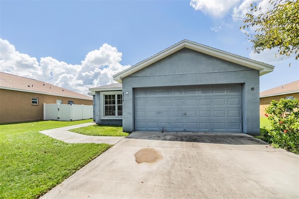 Active With Contract: $299,999 (3 beds, 2 baths, 1266 Square Feet)