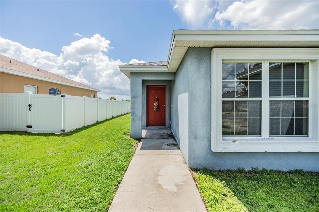 Active With Contract: $299,999 (3 beds, 2 baths, 1266 Square Feet)