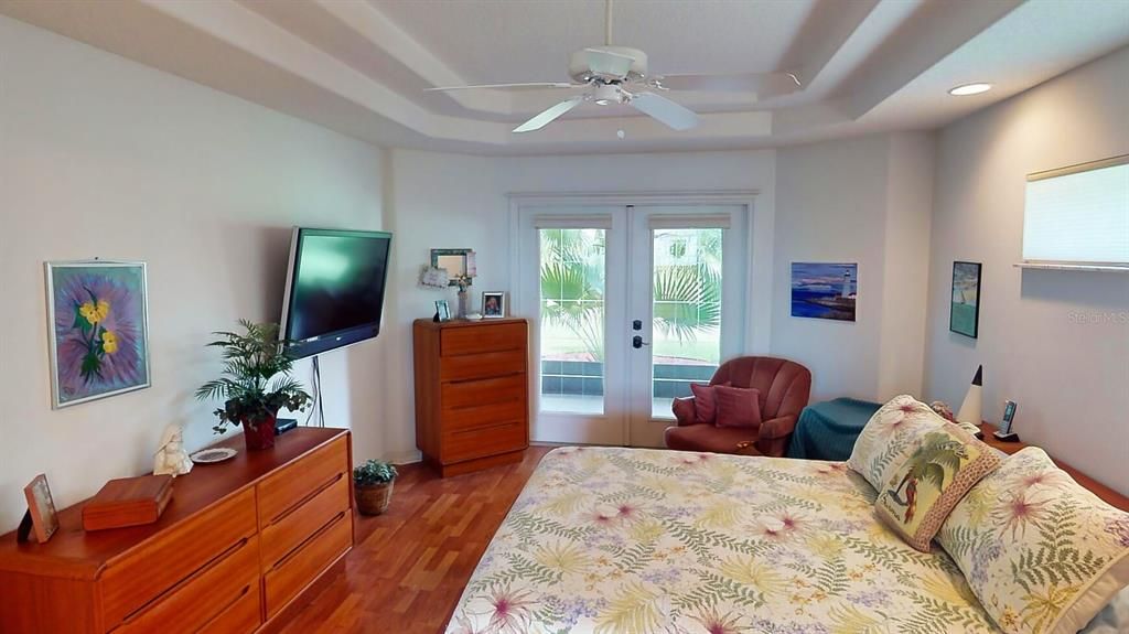 Look at this master bedroom—words can hardly do it justice! The photo says it all