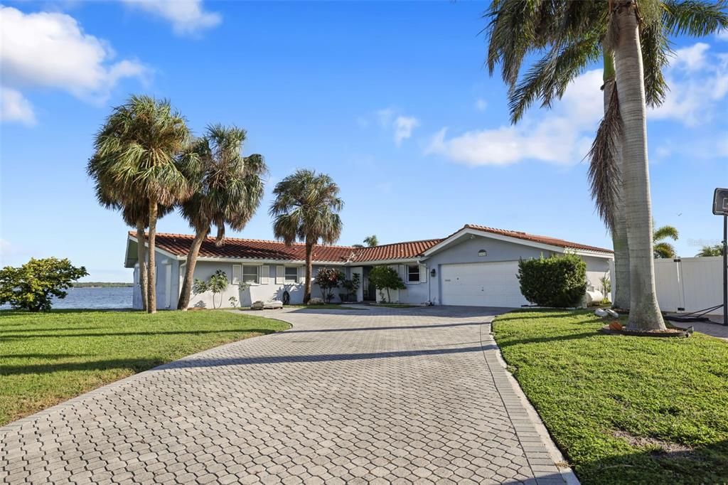 For Sale: $2,500,000 (2 beds, 2 baths, 2334 Square Feet)