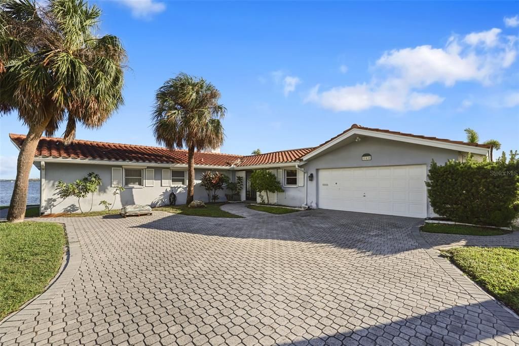 For Sale: $2,500,000 (2 beds, 2 baths, 2334 Square Feet)