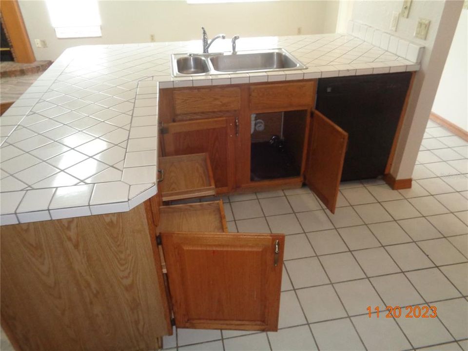 For Rent: $2,095 (3 beds, 2 baths, 2072 Square Feet)