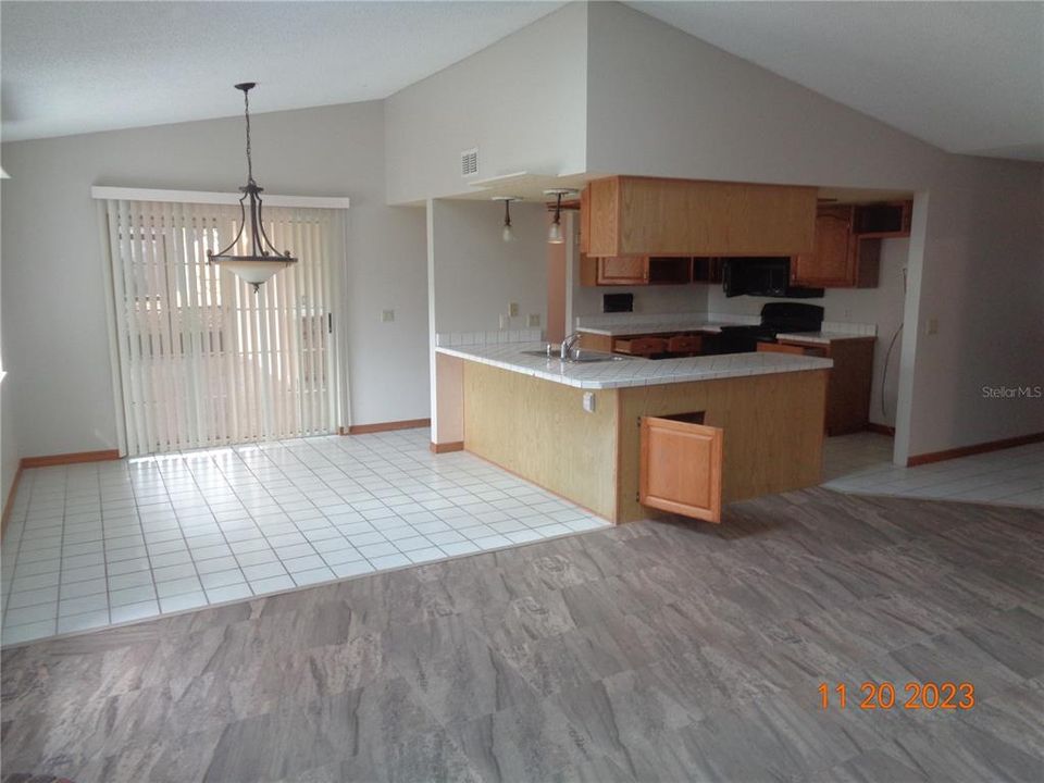 For Rent: $2,095 (3 beds, 2 baths, 2072 Square Feet)