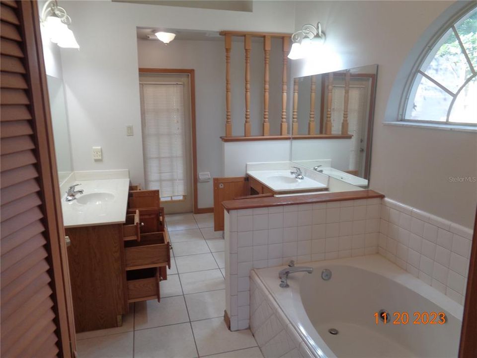 For Rent: $2,095 (3 beds, 2 baths, 2072 Square Feet)