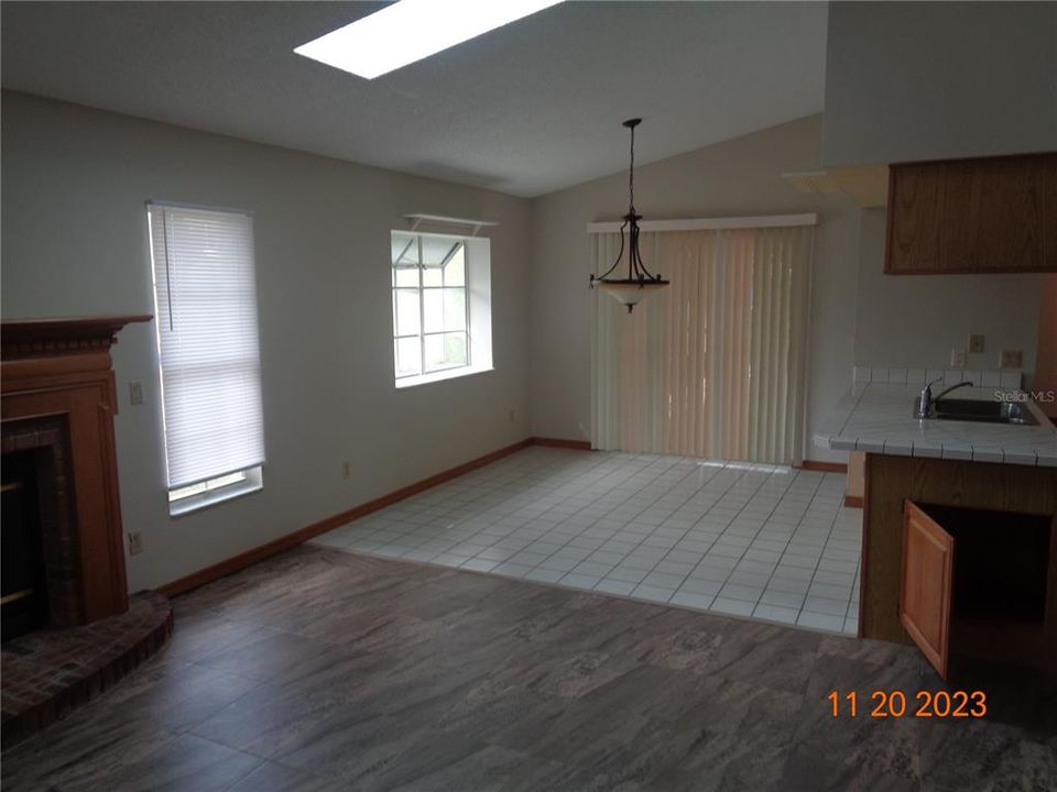 For Rent: $2,095 (3 beds, 2 baths, 2072 Square Feet)