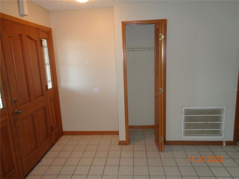 For Rent: $2,095 (3 beds, 2 baths, 2072 Square Feet)