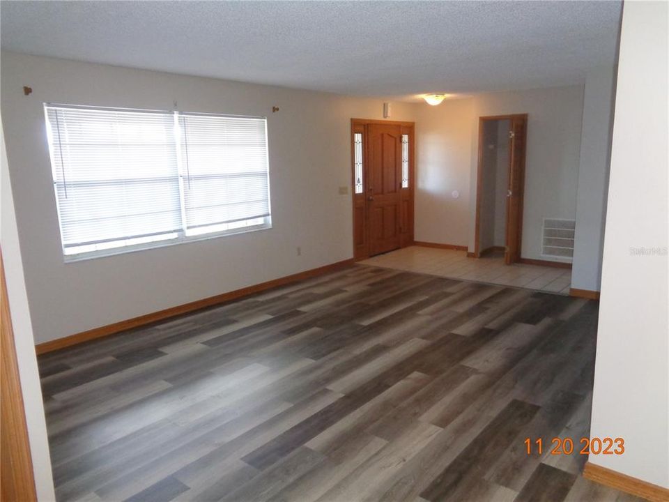 For Rent: $2,095 (3 beds, 2 baths, 2072 Square Feet)