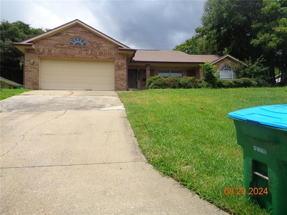 For Rent: $2,095 (3 beds, 2 baths, 2072 Square Feet)