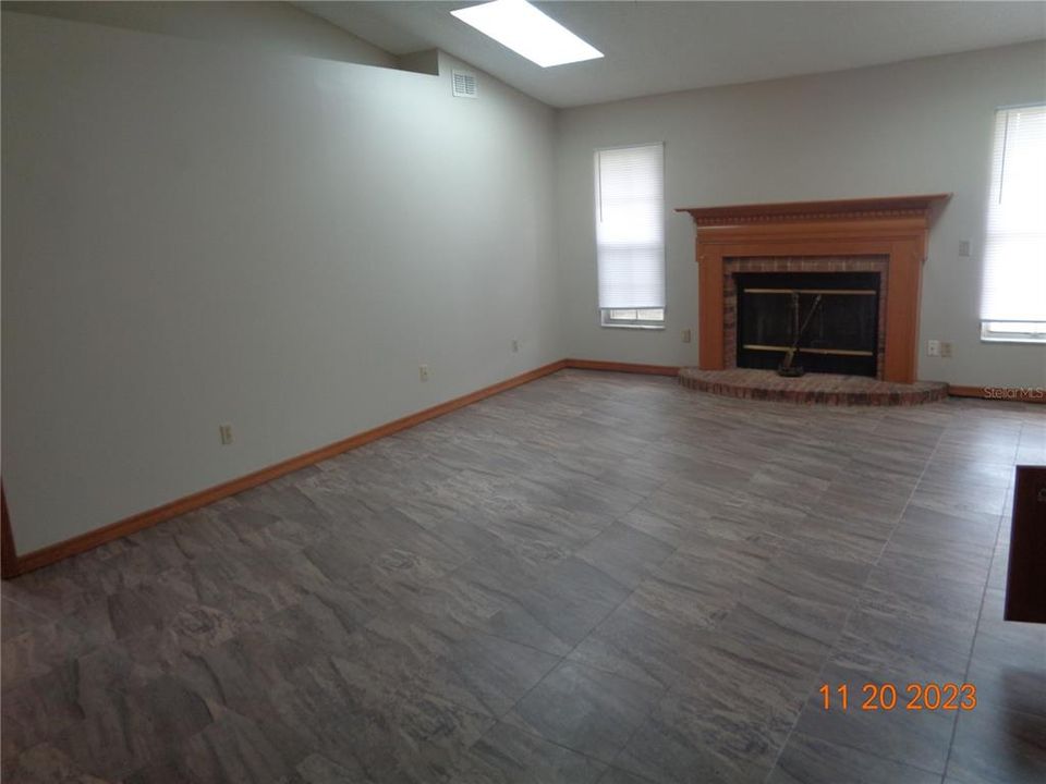 For Rent: $2,095 (3 beds, 2 baths, 2072 Square Feet)