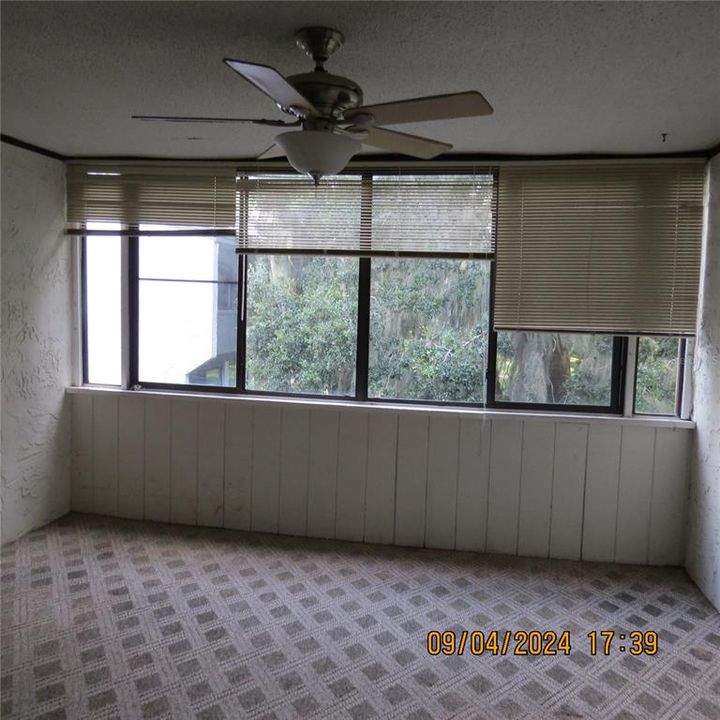 For Sale: $135,000 (1 beds, 1 baths, 807 Square Feet)