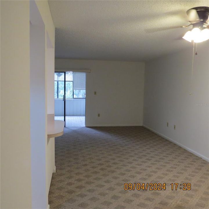 For Sale: $135,000 (1 beds, 1 baths, 807 Square Feet)