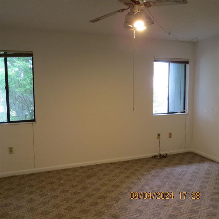 For Sale: $135,000 (1 beds, 1 baths, 807 Square Feet)