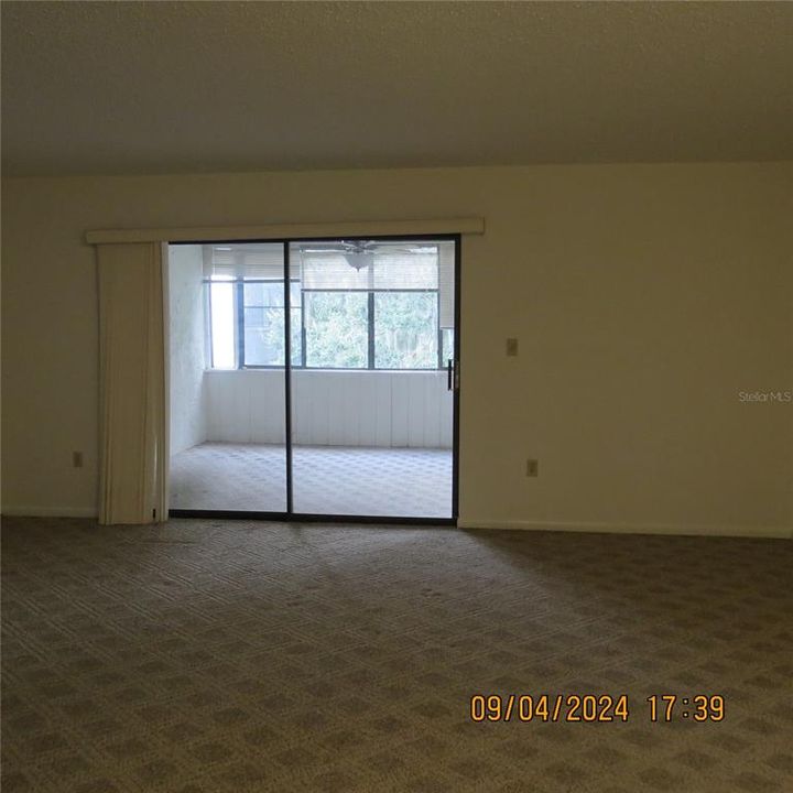 For Sale: $135,000 (1 beds, 1 baths, 807 Square Feet)