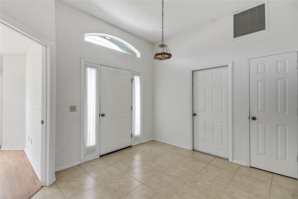 For Sale: $269,900 (2 beds, 2 baths, 1200 Square Feet)