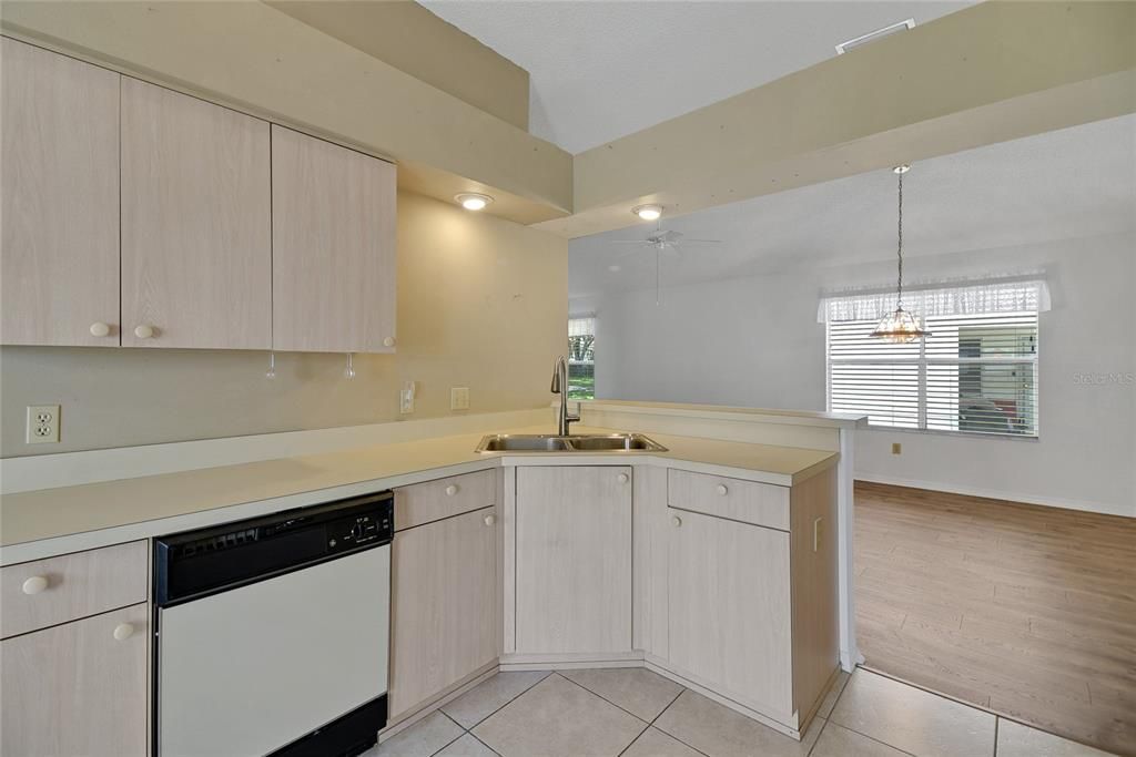 For Sale: $269,900 (2 beds, 2 baths, 1200 Square Feet)