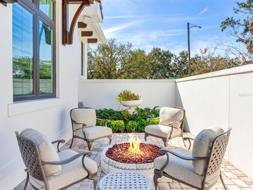 Active With Contract: $2,750,000 (3 beds, 2 baths, 3028 Square Feet)