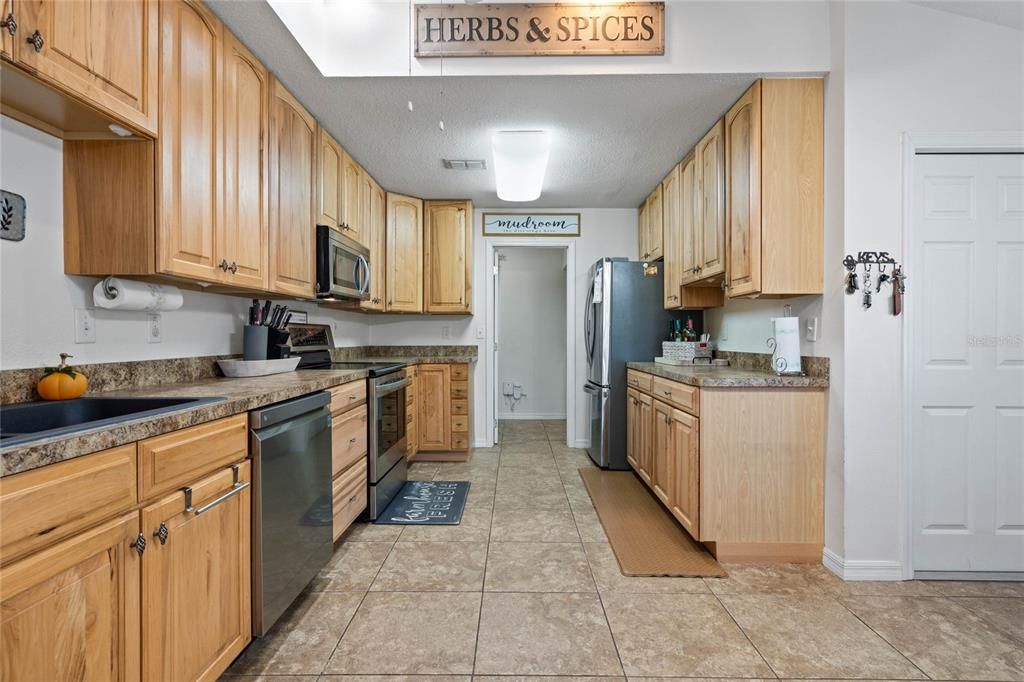 For Sale: $399,990 (2 beds, 2 baths, 1205 Square Feet)