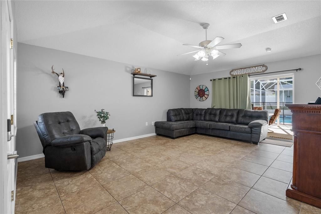 For Sale: $399,990 (2 beds, 2 baths, 1205 Square Feet)