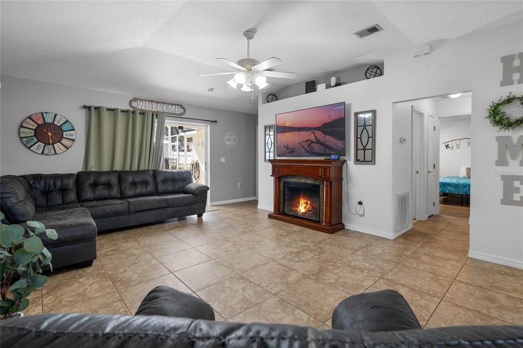 For Sale: $399,990 (2 beds, 2 baths, 1205 Square Feet)