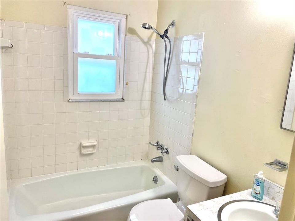 For Rent: $1,750 (3 beds, 2 baths, 1767 Square Feet)