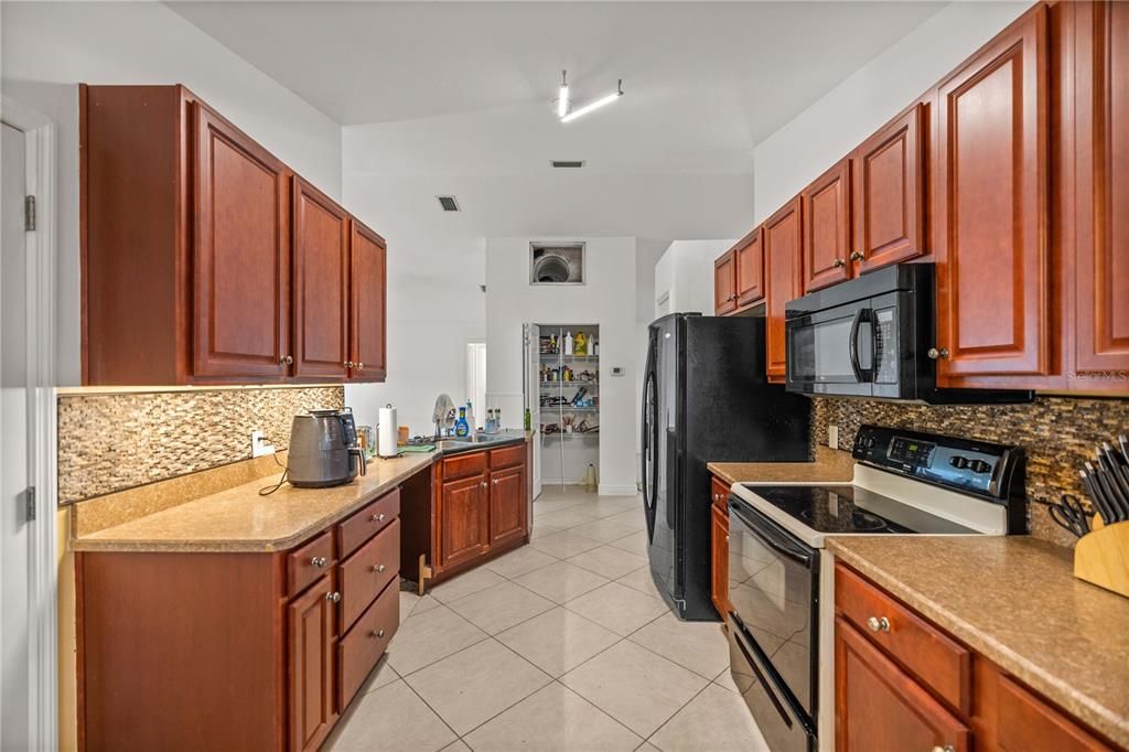 For Sale: $385,000 (3 beds, 2 baths, 2114 Square Feet)