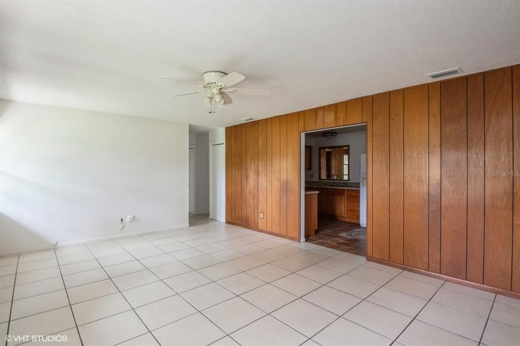 For Sale: $264,500 (3 beds, 2 baths, 1317 Square Feet)