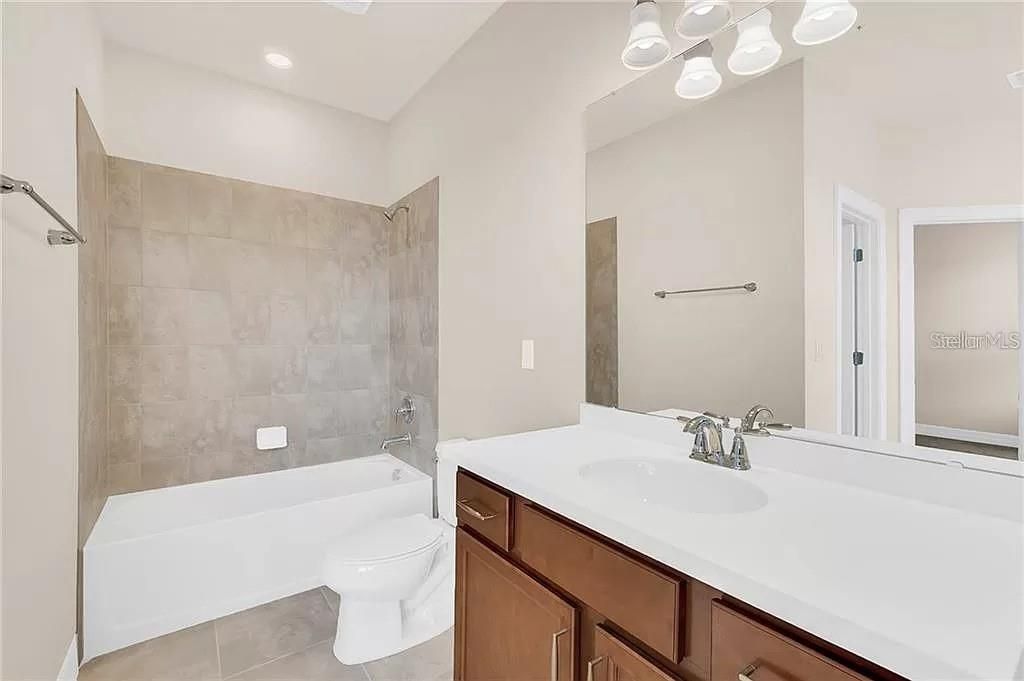 Active With Contract: $3,000 (3 beds, 3 baths, 2128 Square Feet)