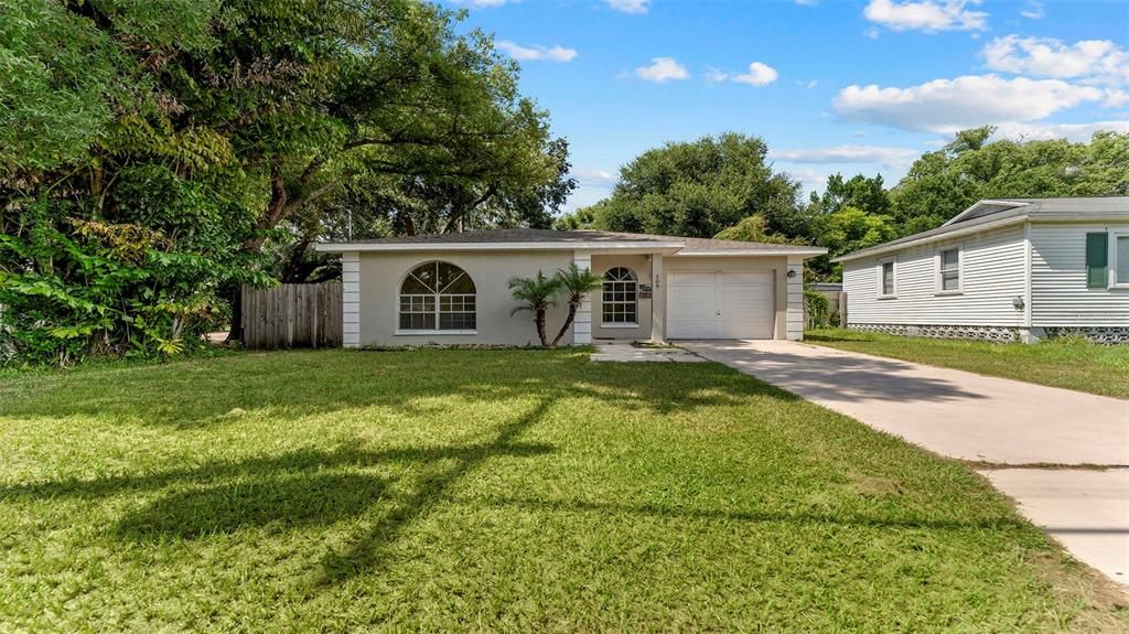 Active With Contract: $2,300 (3 beds, 2 baths, 1036 Square Feet)