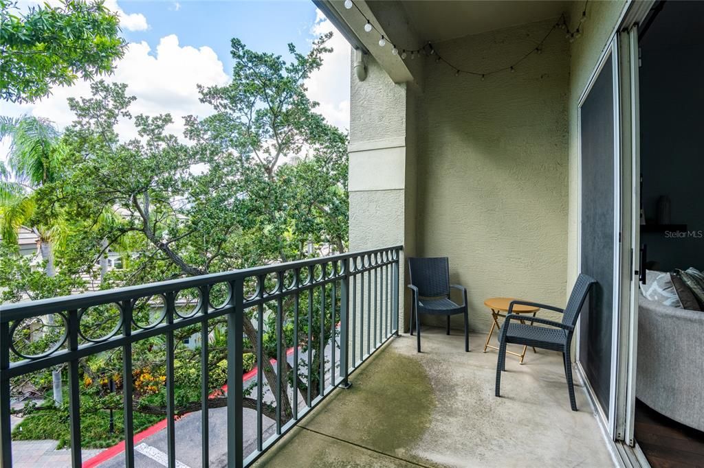 Active With Contract: $459,000 (1 beds, 1 baths, 1084 Square Feet)