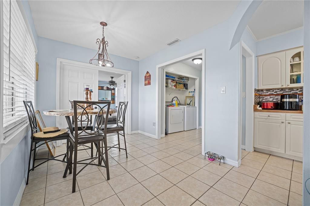 For Sale: $329,900 (2 beds, 1 baths, 1328 Square Feet)