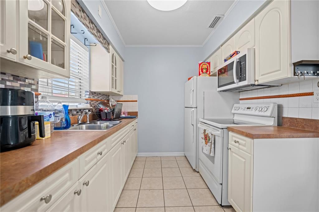 For Sale: $329,900 (2 beds, 1 baths, 1328 Square Feet)