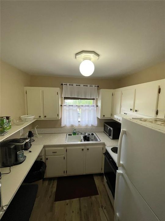 Active With Contract: $105,000 (1 beds, 1 baths, 600 Square Feet)