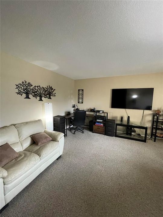 Active With Contract: $105,000 (1 beds, 1 baths, 600 Square Feet)