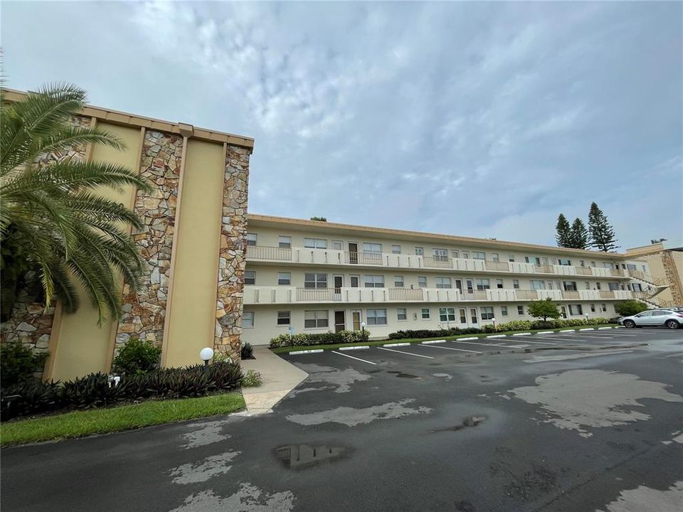 Active With Contract: $105,000 (1 beds, 1 baths, 600 Square Feet)