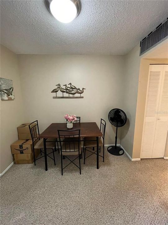 Active With Contract: $105,000 (1 beds, 1 baths, 600 Square Feet)