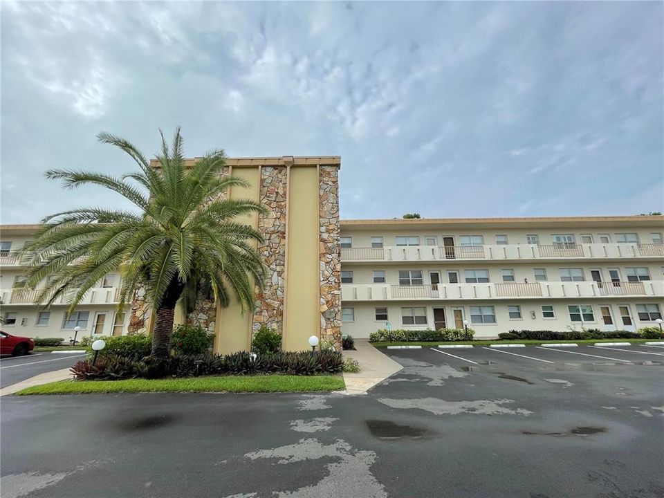 Active With Contract: $105,000 (1 beds, 1 baths, 600 Square Feet)