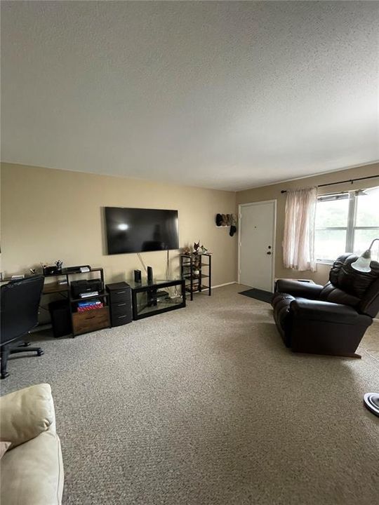 Active With Contract: $105,000 (1 beds, 1 baths, 600 Square Feet)