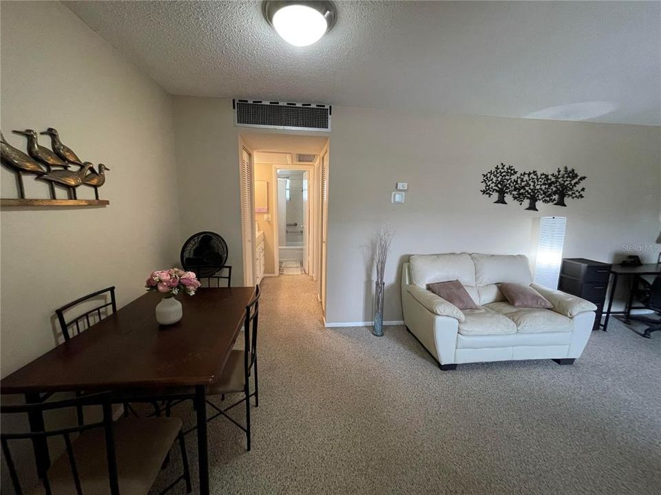 Active With Contract: $105,000 (1 beds, 1 baths, 600 Square Feet)