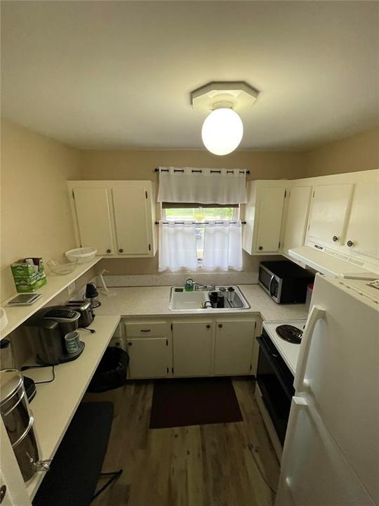 Active With Contract: $105,000 (1 beds, 1 baths, 600 Square Feet)