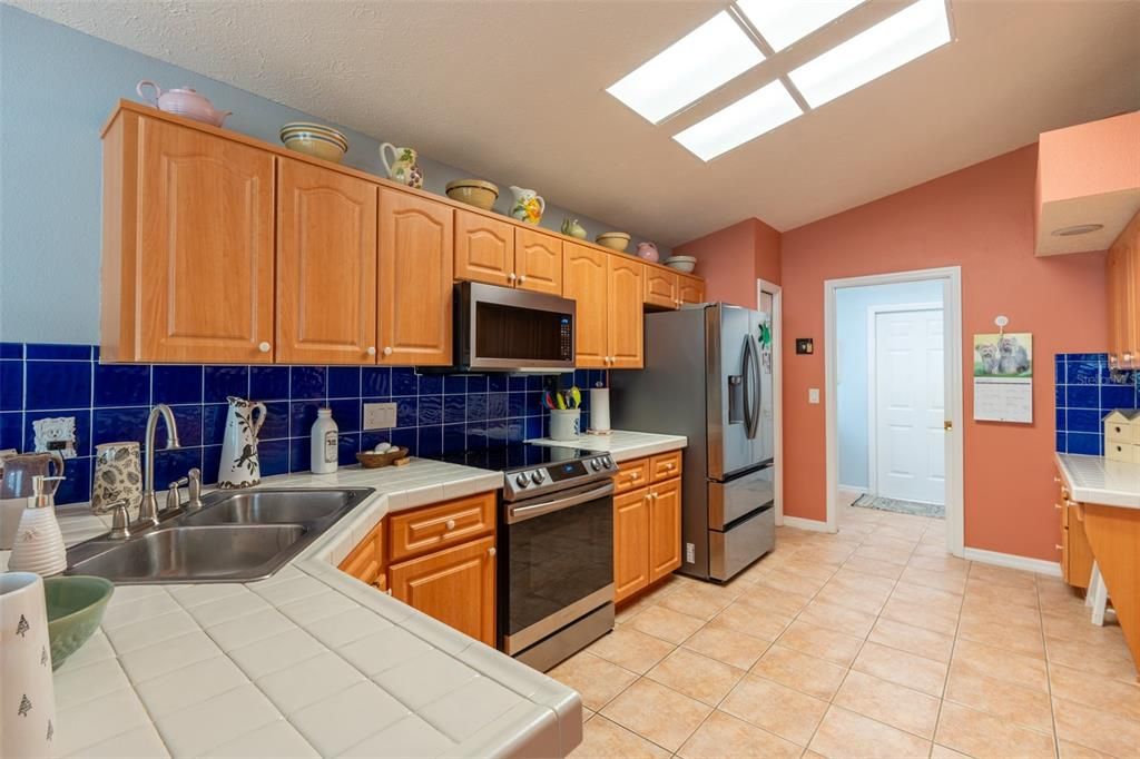 For Sale: $349,900 (3 beds, 2 baths, 1714 Square Feet)