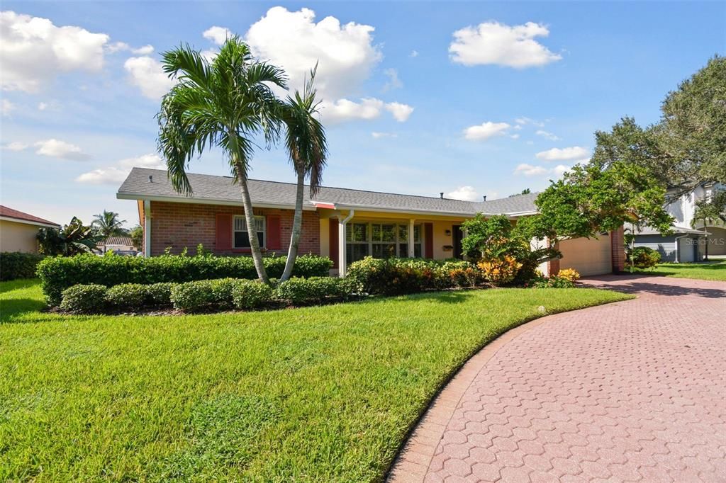 For Sale: $1,045,000 (4 beds, 2 baths, 1930 Square Feet)