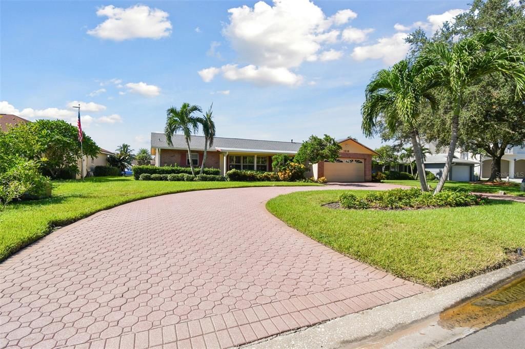 For Sale: $1,045,000 (4 beds, 2 baths, 1930 Square Feet)